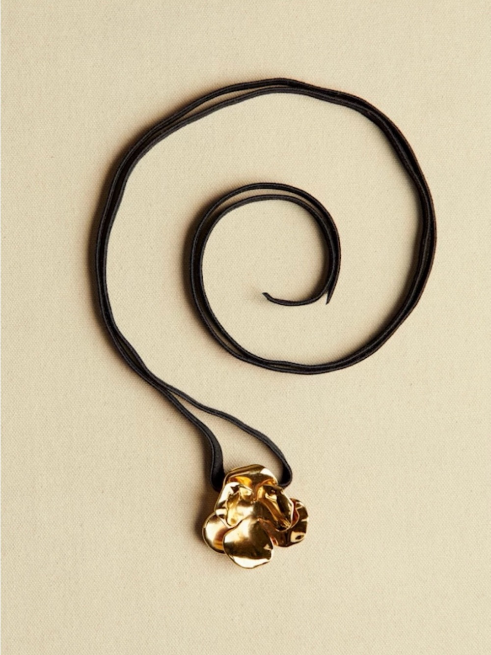 Sezane Capucine Rose Brass And Velvet Necklace